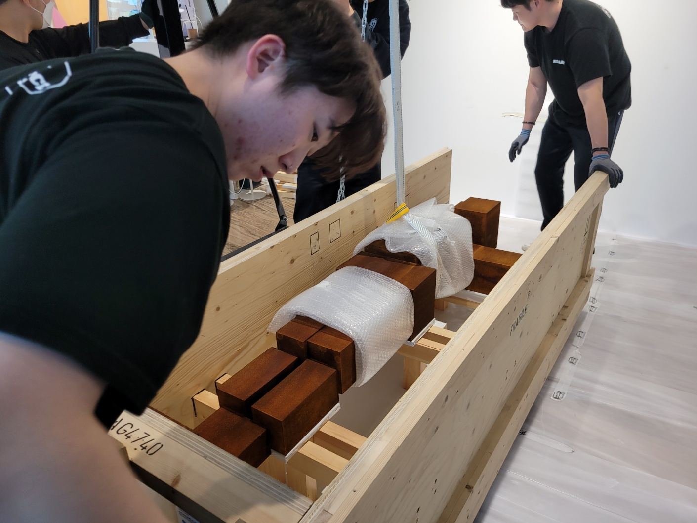 UNAW Gallery _ Antony Gormley 작품 설치